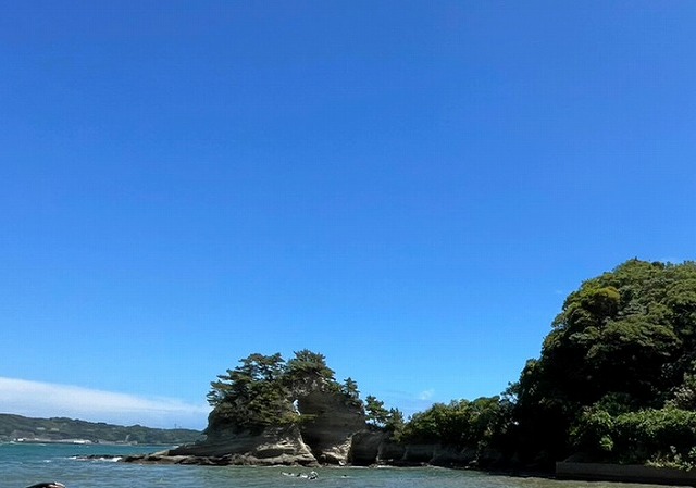 千葉県勝浦市メガネ岩