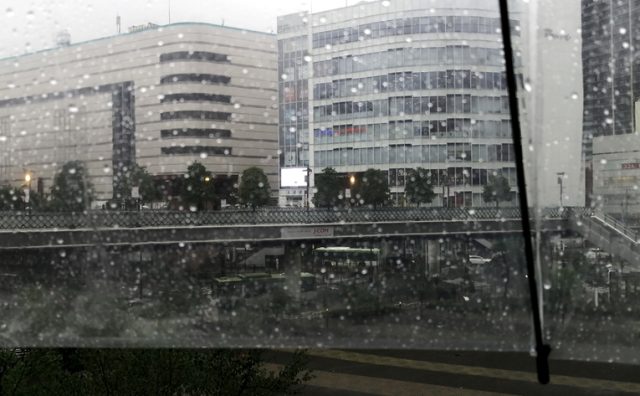 雨模様の川口