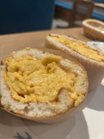 先日名古屋に行ってきました~! 名古屋名物たまごサンドはふわふわでとても美味しかったです。