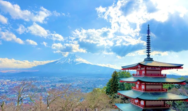 富士山・桜・五重塔！新倉富士浅間神社